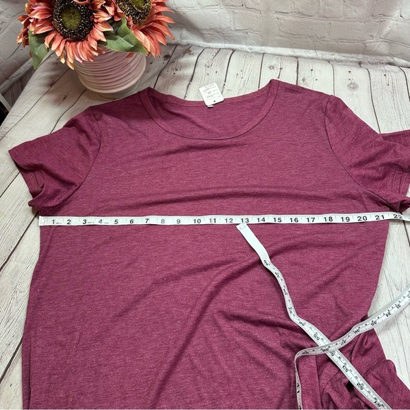 NWT boutique Women's Casual Maroon tee shirt tunic Top twist knot hem - Picture 12 of 12